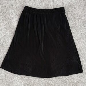 Caramela Black Pleated Skirt